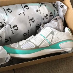 Pearl Izumi Spin Shoes BRAND NEW size 39
